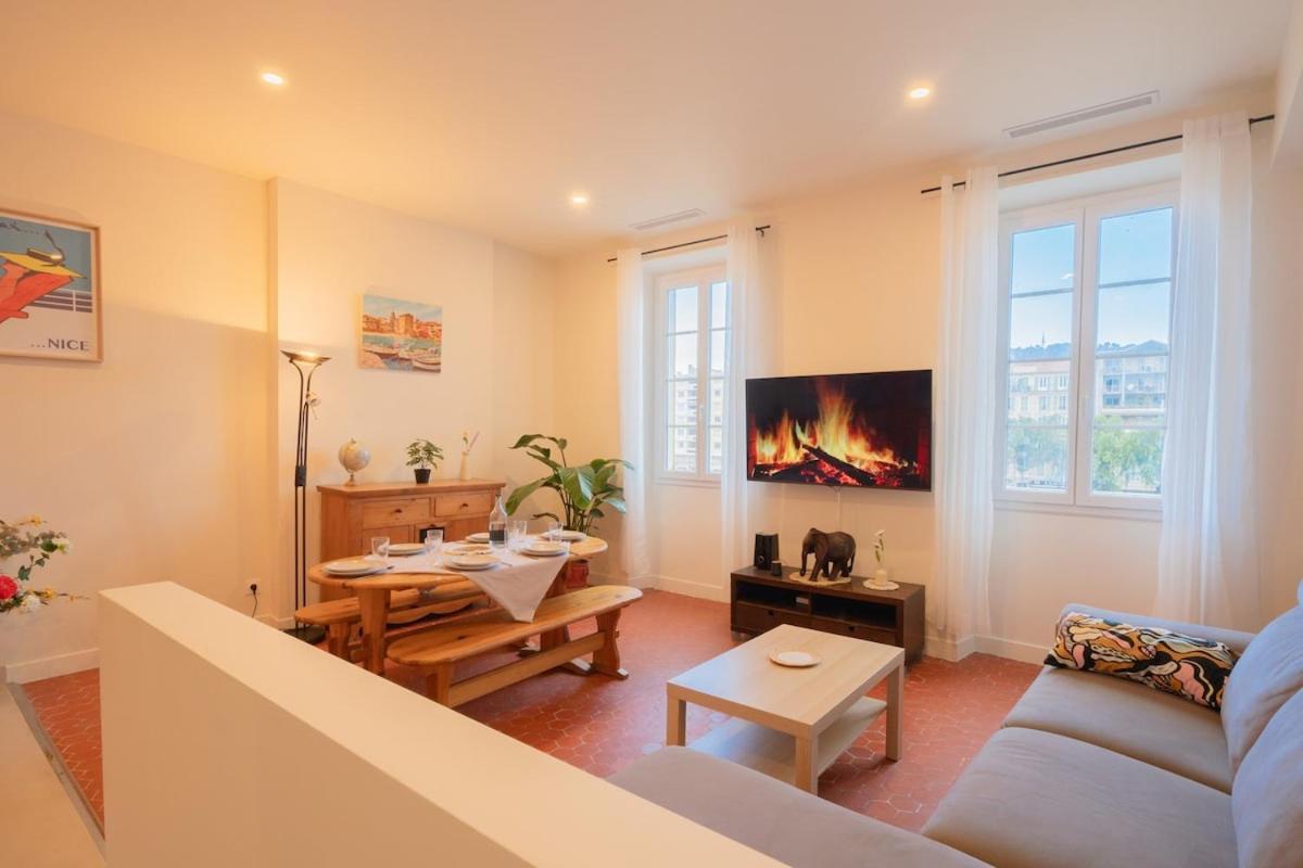- Beautiful Bright - 10 Min Apartment Nice